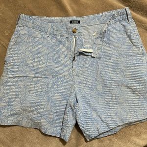 Izod Mens flat front casual shorts size 34